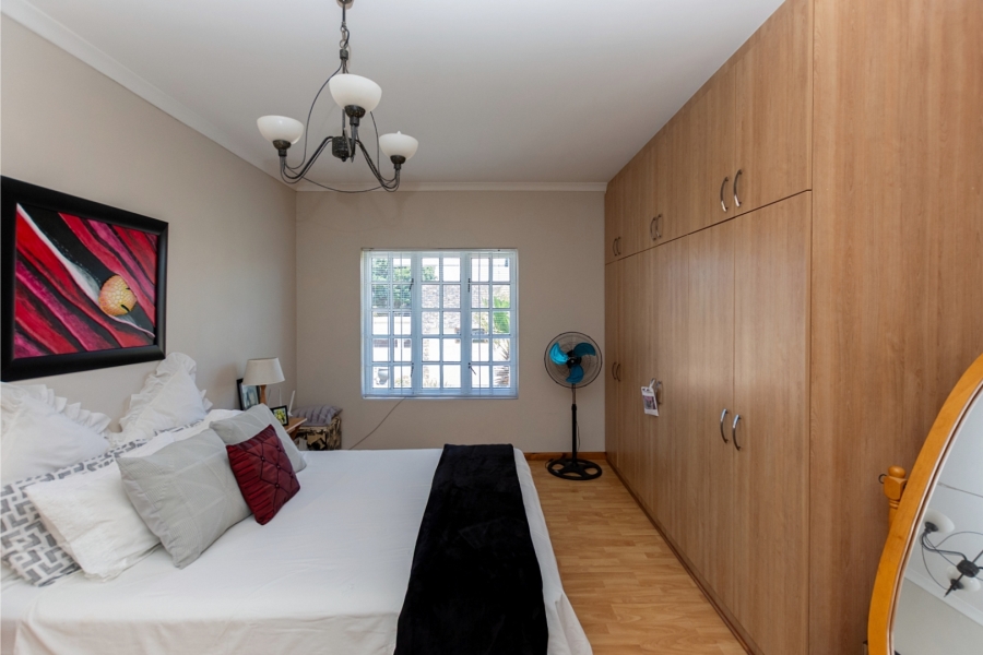 5 Bedroom Property for Sale in Middedorp Western Cape